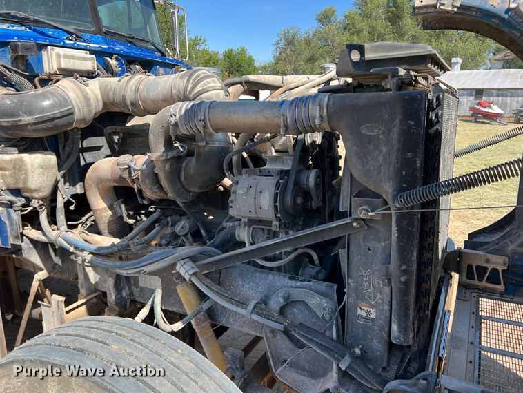 image for item DJ7720 2000 Peterbilt 379  semi truck