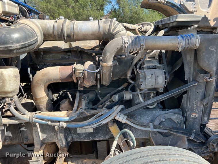 image for item DJ7720 2000 Peterbilt 379  semi truck