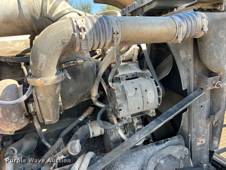 image for item DJ7720 2000 Peterbilt 379  semi truck