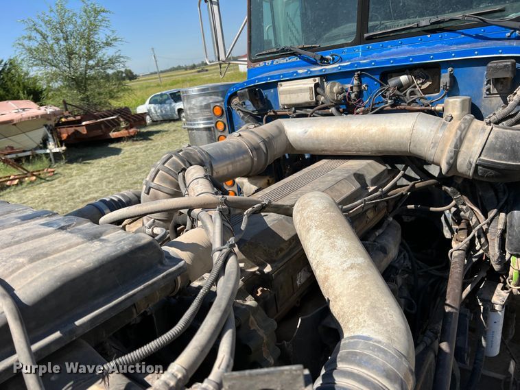 image for item DJ7720 2000 Peterbilt 379  semi truck