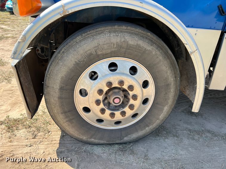 image for item DJ7720 2000 Peterbilt 379  semi truck