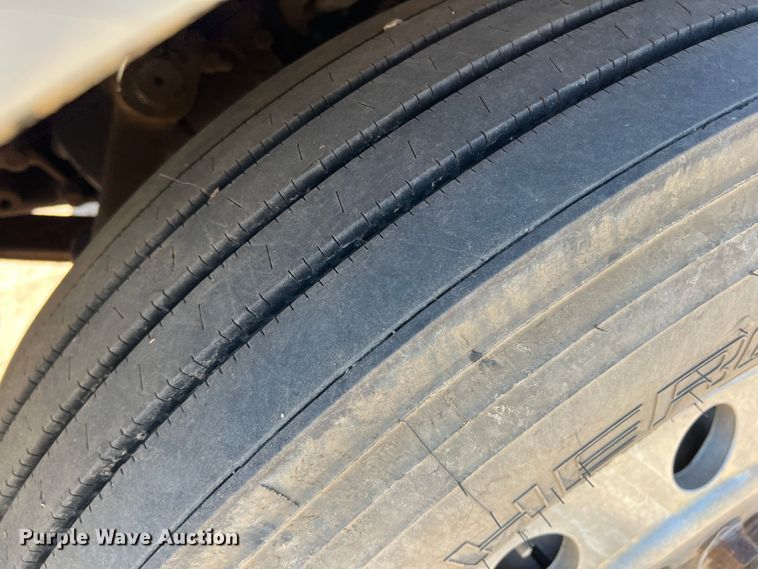 image for item DJ7720 2000 Peterbilt 379  semi truck