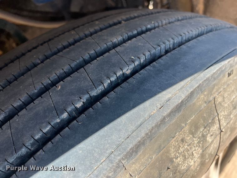 image for item DJ7720 2000 Peterbilt 379  semi truck