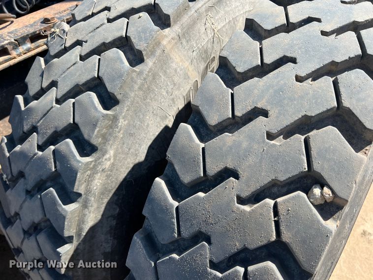 image for item DJ7720 2000 Peterbilt 379  semi truck