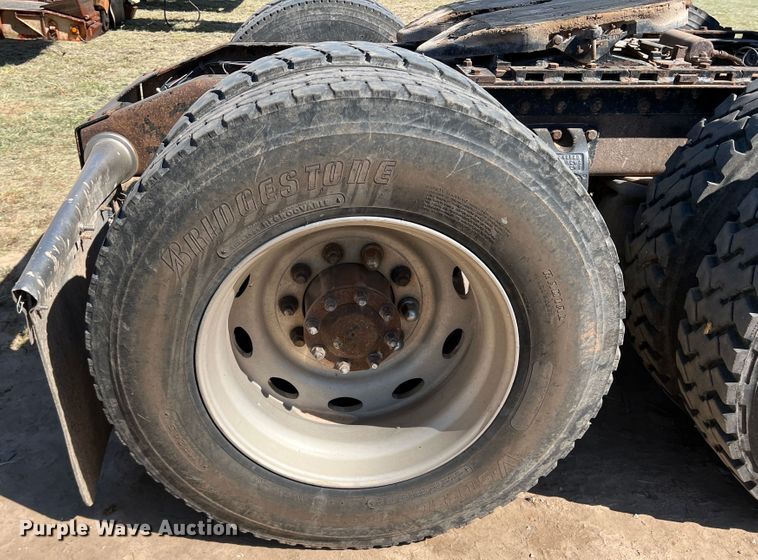 image for item DJ7720 2000 Peterbilt 379  semi truck