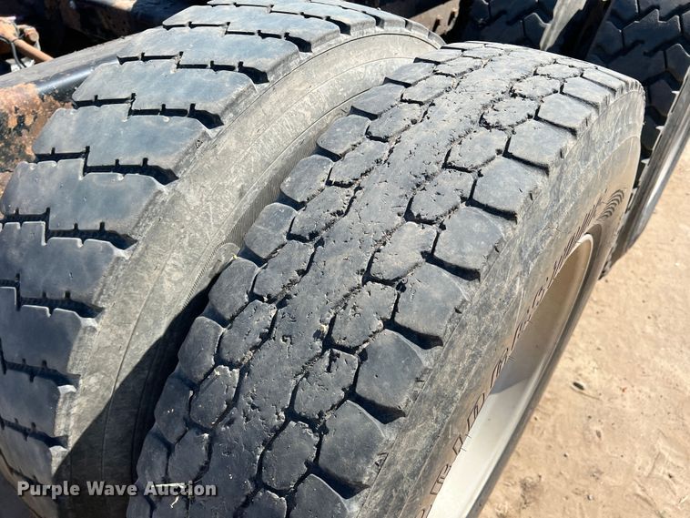 image for item DJ7720 2000 Peterbilt 379  semi truck