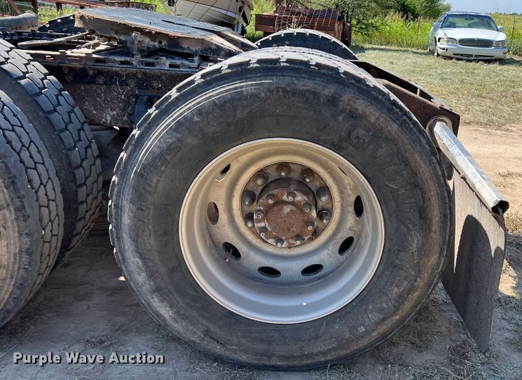 image for item DJ7720 2000 Peterbilt 379  semi truck