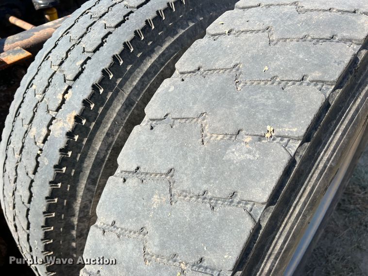 image for item DJ7720 2000 Peterbilt 379  semi truck