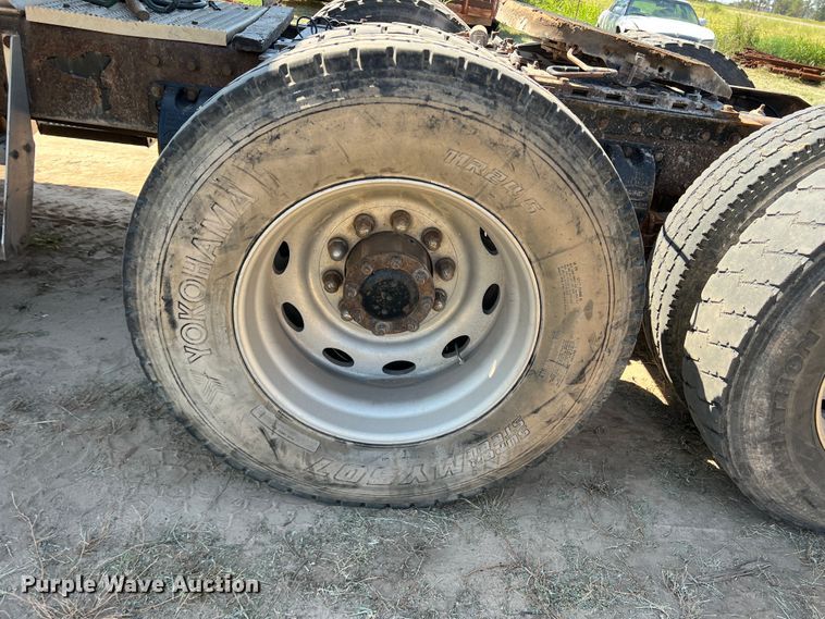 image for item DJ7720 2000 Peterbilt 379  semi truck