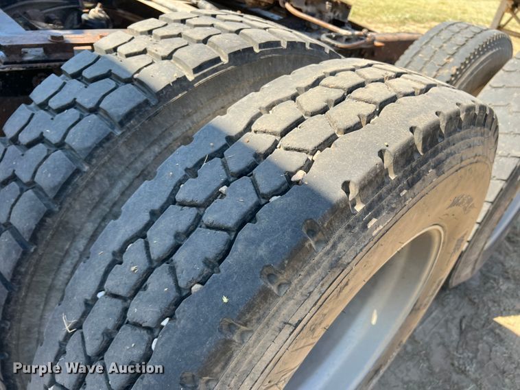 image for item DJ7720 2000 Peterbilt 379  semi truck