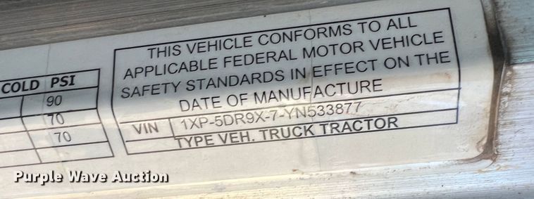 image for item DJ7720 2000 Peterbilt 379  semi truck