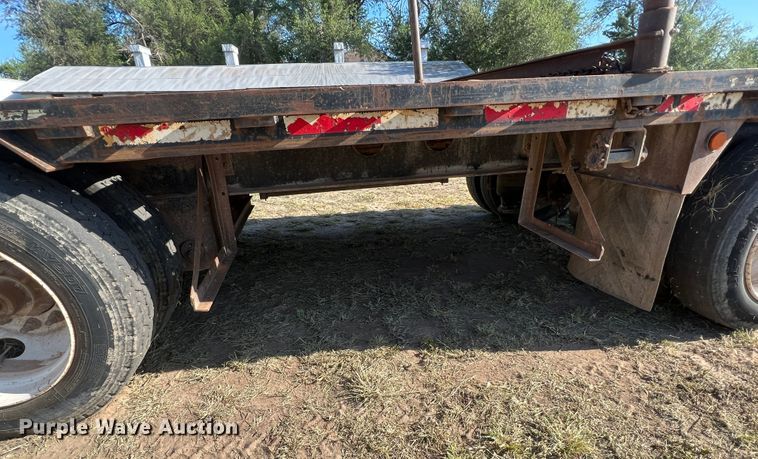 image for item DJ7721 2000 Doonan 532DB14A  drop deck equipment trailer