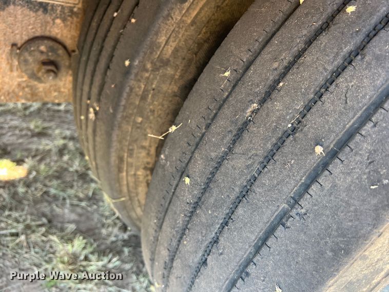 image for item DJ7721 2000 Doonan 532DB14A  drop deck equipment trailer