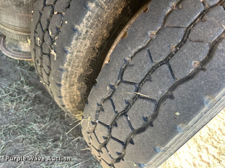 image for item DJ7721 2000 Doonan 532DB14A  drop deck equipment trailer