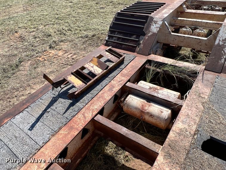 image for item DJ7727 1990 Trail King TK100HDG  lowboy equipment trailer