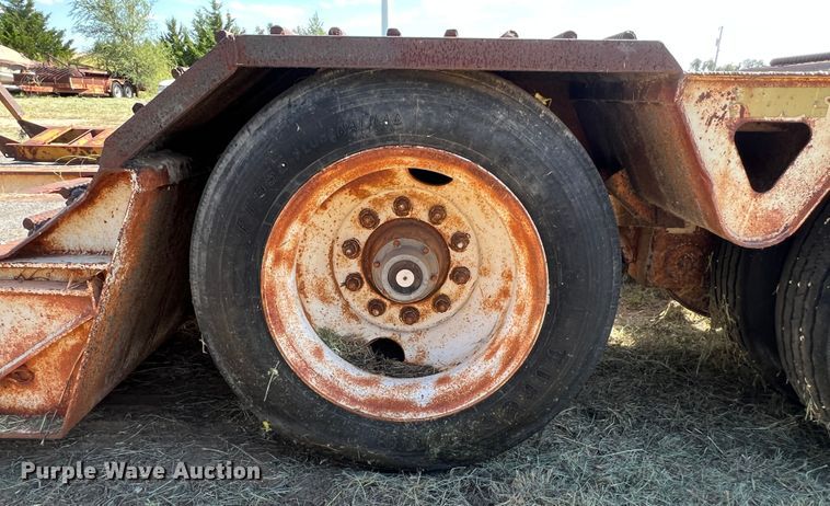 image for item DJ7727 1990 Trail King TK100HDG  lowboy equipment trailer