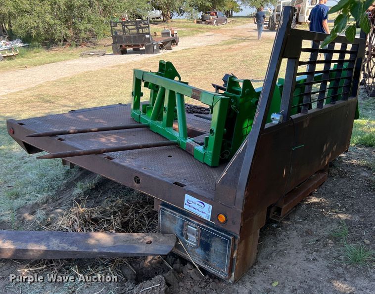 Hydraulic bale bed in Woodward, OK Item DJ7734 sold Purple Wave