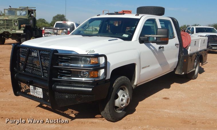 image for item DJ8993 2015 Chevrolet Silverado 3500HD  Crew Cab flatbed pickup truck