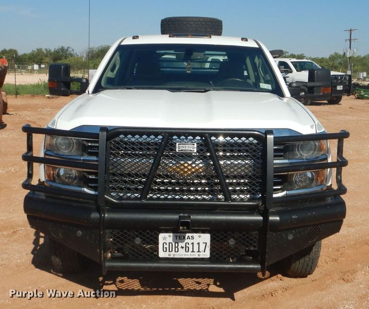 image for item DJ8993 2015 Chevrolet Silverado 3500HD  Crew Cab flatbed pickup truck