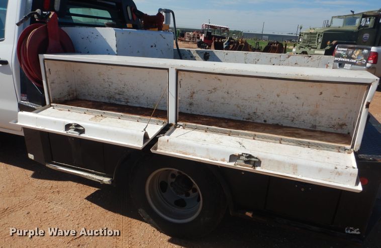 image for item DJ8993 2015 Chevrolet Silverado 3500HD  Crew Cab flatbed pickup truck