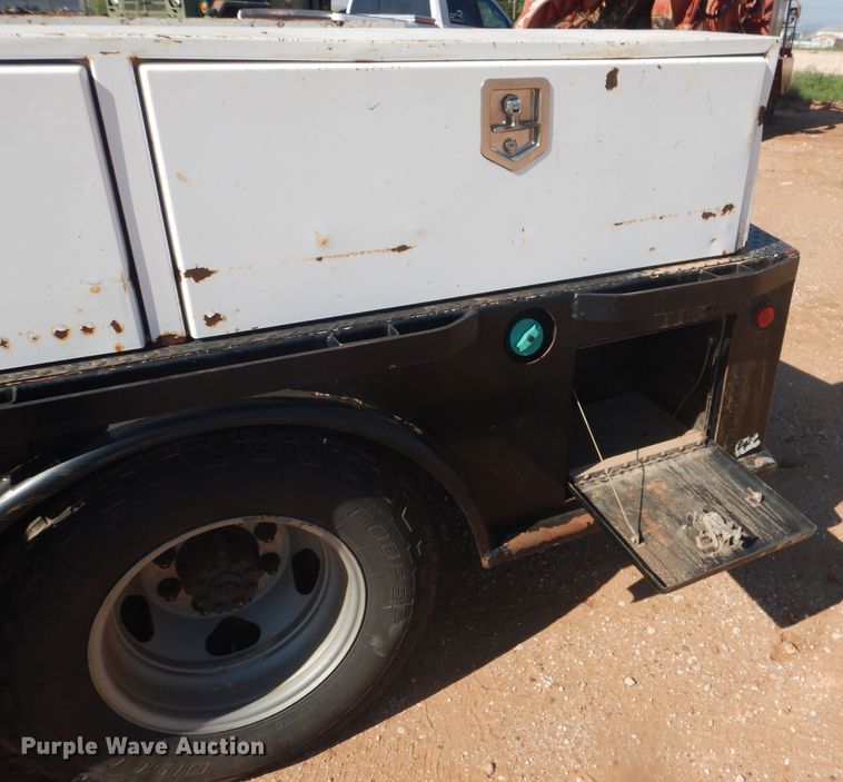 image for item DJ8993 2015 Chevrolet Silverado 3500HD  Crew Cab flatbed pickup truck