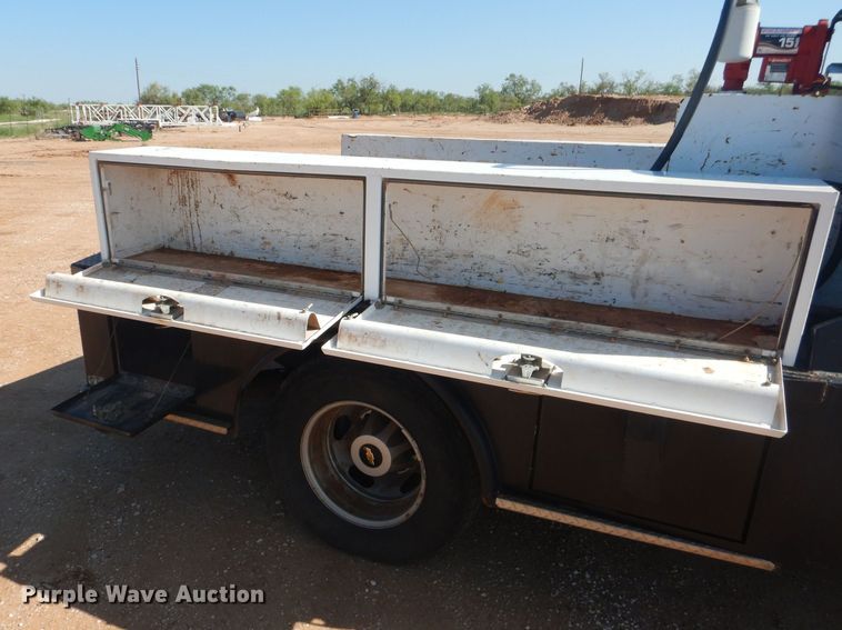 image for item DJ8993 2015 Chevrolet Silverado 3500HD  Crew Cab flatbed pickup truck