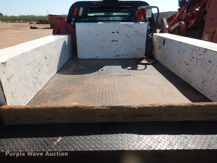 image for item DJ8993 2015 Chevrolet Silverado 3500HD  Crew Cab flatbed pickup truck