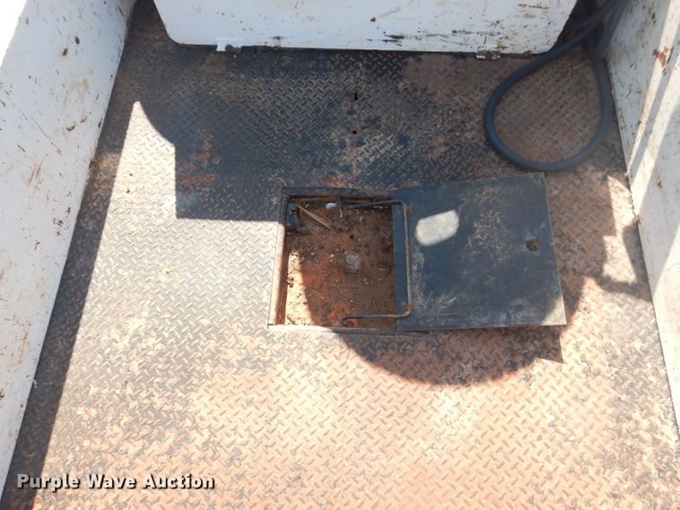 image for item DJ8993 2015 Chevrolet Silverado 3500HD  Crew Cab flatbed pickup truck