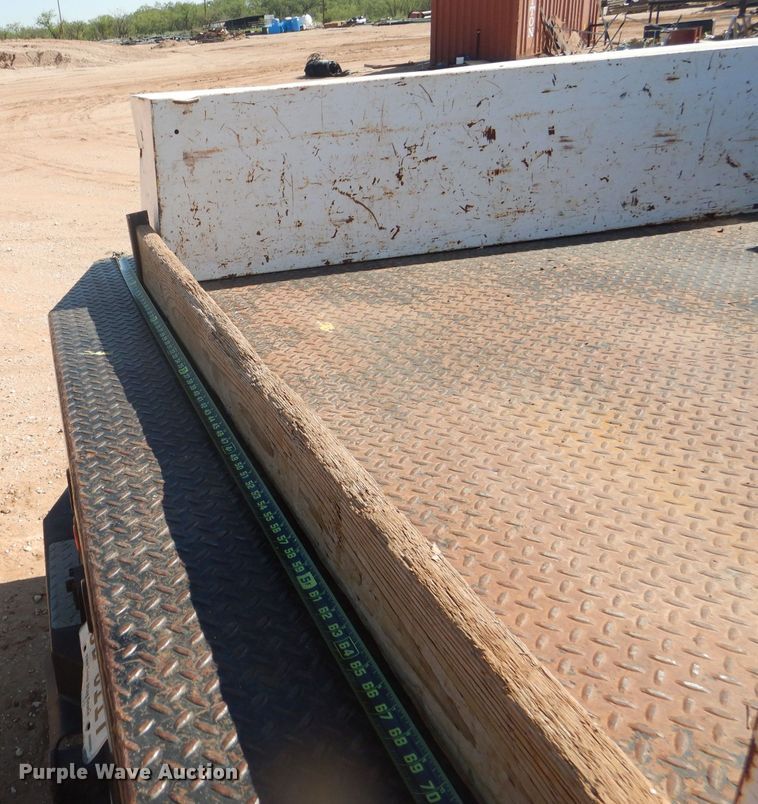 image for item DJ8993 2015 Chevrolet Silverado 3500HD  Crew Cab flatbed pickup truck