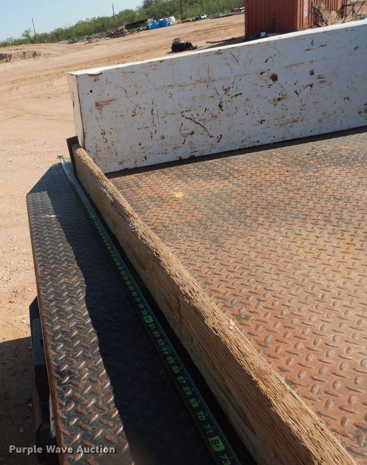 image for item DJ8993 2015 Chevrolet Silverado 3500HD  Crew Cab flatbed pickup truck