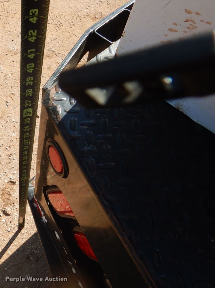 image for item DJ8993 2015 Chevrolet Silverado 3500HD  Crew Cab flatbed pickup truck