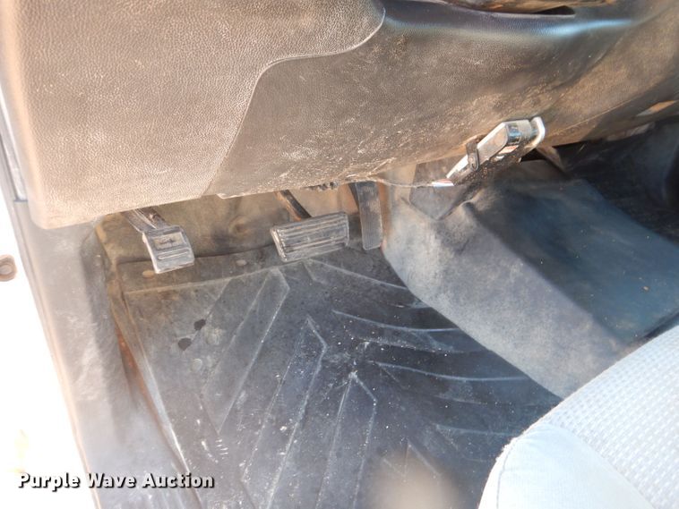 image for item DJ8993 2015 Chevrolet Silverado 3500HD  Crew Cab flatbed pickup truck