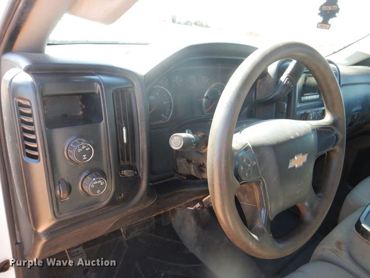 image for item DJ8993 2015 Chevrolet Silverado 3500HD  Crew Cab flatbed pickup truck