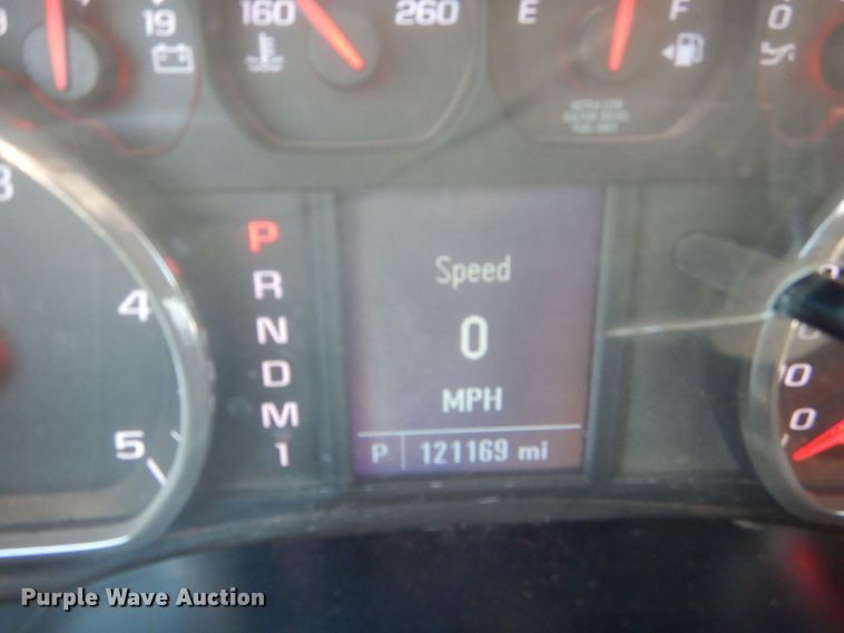 image for item DJ8993 2015 Chevrolet Silverado 3500HD  Crew Cab flatbed pickup truck