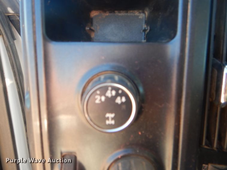 image for item DJ8993 2015 Chevrolet Silverado 3500HD  Crew Cab flatbed pickup truck