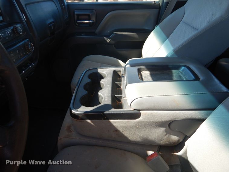 image for item DJ8993 2015 Chevrolet Silverado 3500HD  Crew Cab flatbed pickup truck