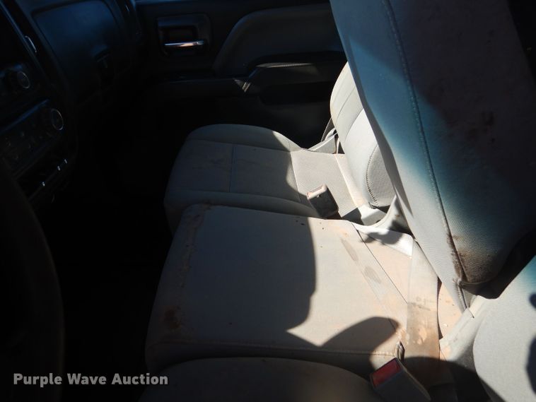 image for item DJ8993 2015 Chevrolet Silverado 3500HD  Crew Cab flatbed pickup truck