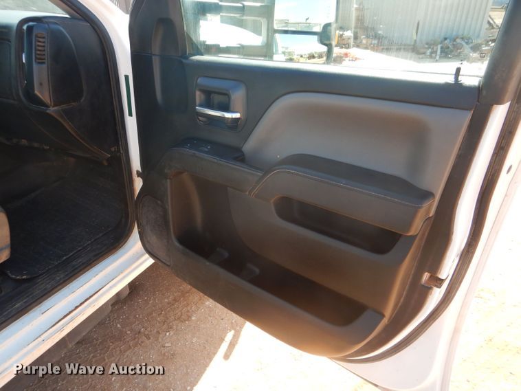 image for item DJ8993 2015 Chevrolet Silverado 3500HD  Crew Cab flatbed pickup truck