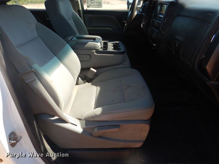 image for item DJ8993 2015 Chevrolet Silverado 3500HD  Crew Cab flatbed pickup truck