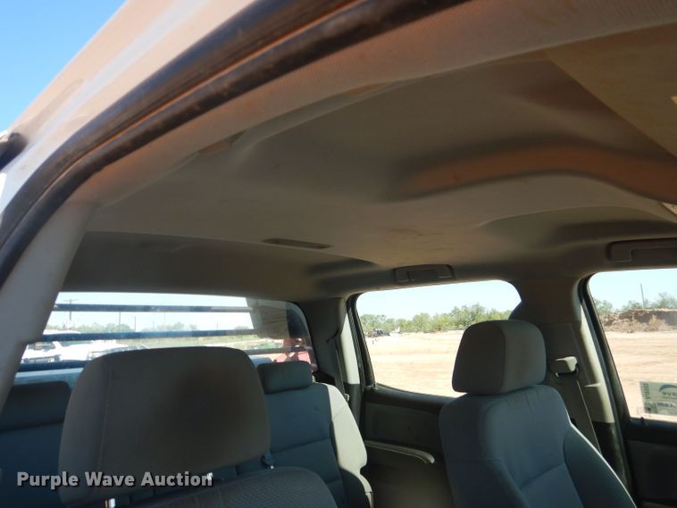 image for item DJ8993 2015 Chevrolet Silverado 3500HD  Crew Cab flatbed pickup truck