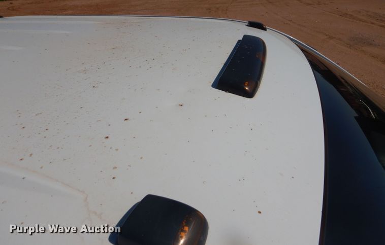 image for item DJ8993 2015 Chevrolet Silverado 3500HD  Crew Cab flatbed pickup truck