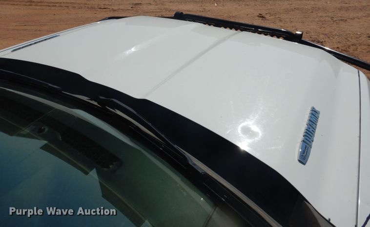 image for item DJ8993 2015 Chevrolet Silverado 3500HD  Crew Cab flatbed pickup truck