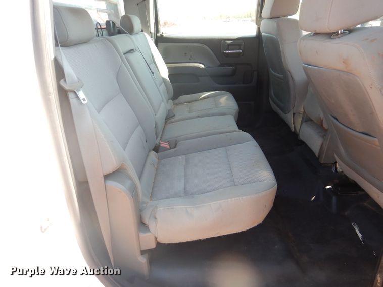 image for item DJ8993 2015 Chevrolet Silverado 3500HD  Crew Cab flatbed pickup truck