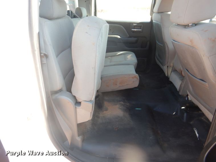 image for item DJ8993 2015 Chevrolet Silverado 3500HD  Crew Cab flatbed pickup truck