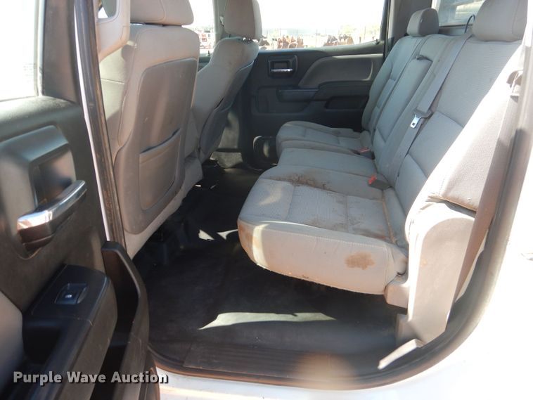 image for item DJ8993 2015 Chevrolet Silverado 3500HD  Crew Cab flatbed pickup truck