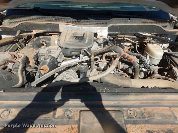 image for item DJ8993 2015 Chevrolet Silverado 3500HD  Crew Cab flatbed pickup truck