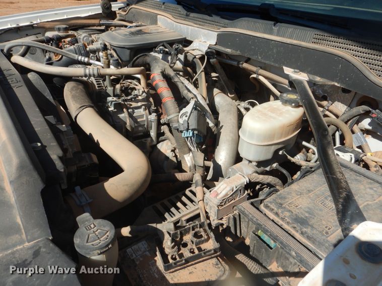 image for item DJ8993 2015 Chevrolet Silverado 3500HD  Crew Cab flatbed pickup truck