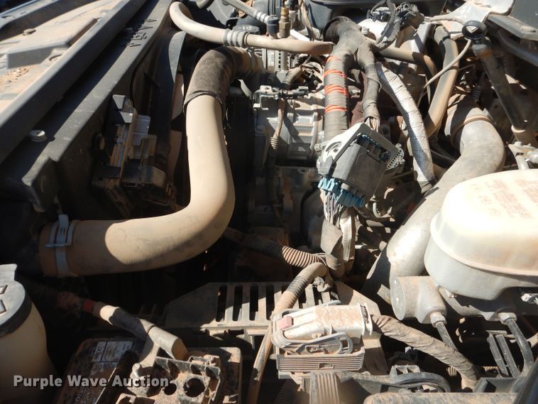 image for item DJ8993 2015 Chevrolet Silverado 3500HD  Crew Cab flatbed pickup truck