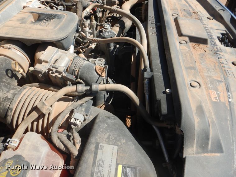 image for item DJ8993 2015 Chevrolet Silverado 3500HD  Crew Cab flatbed pickup truck