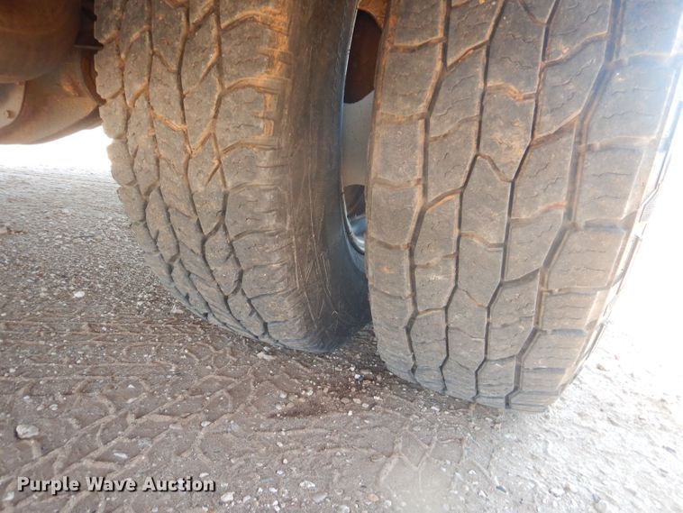 image for item DJ8993 2015 Chevrolet Silverado 3500HD  Crew Cab flatbed pickup truck